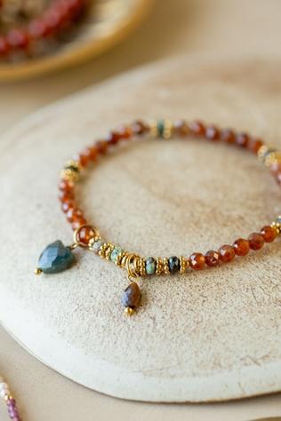 Muja Juma Armband Mixed Gemstones Red