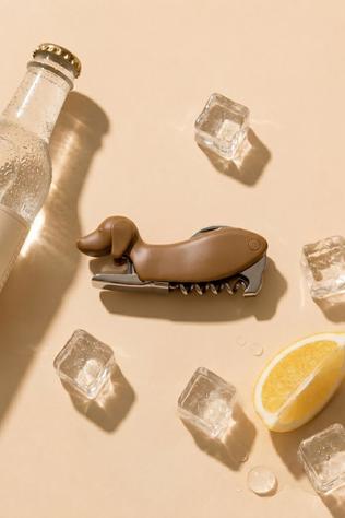 Keukengerei Corkscrew. Brown Dachshund.
