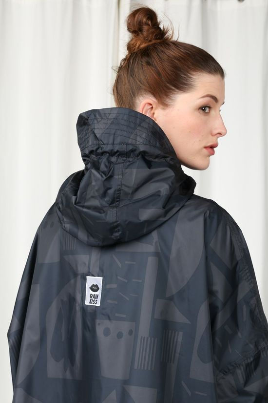 Rainkiss Jas Back To Black Art Camo Poncho Black/Ass. Camouflage