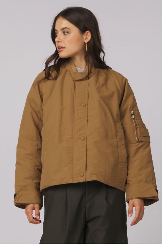 With Black Veste Grappy Dark Camel