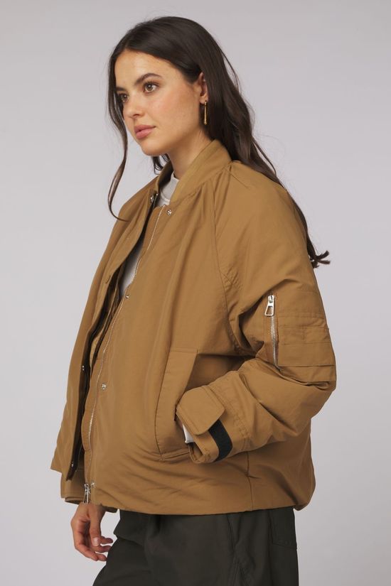 With Black Veste Grappy Dark Camel