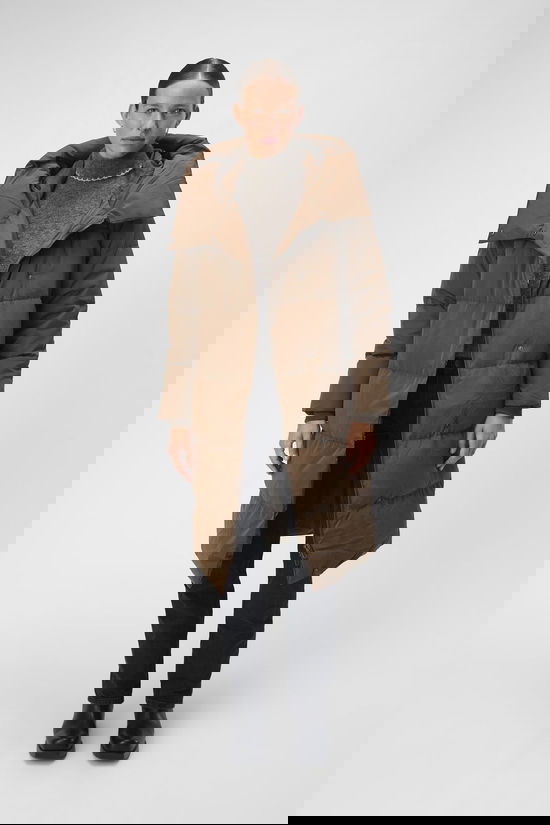 Object Jas Louise Dark Earth