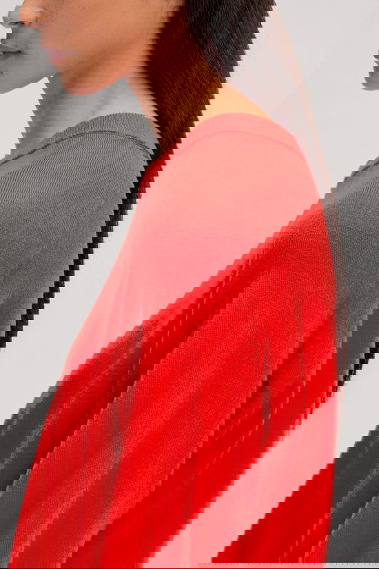 Edited Pull Birla Flame Scarlet