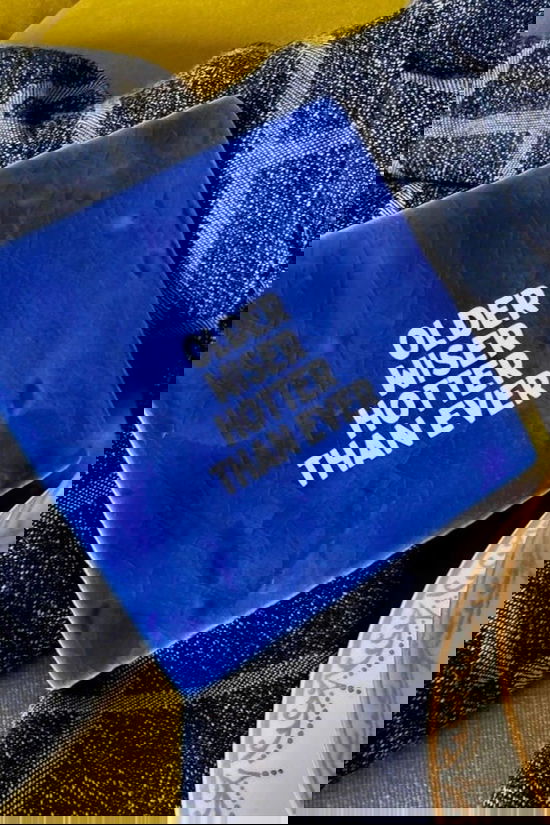 BLUDD Huis Accessoire Older Wiser Hotter Than Ever - Signature Tile Kobalt - Wit